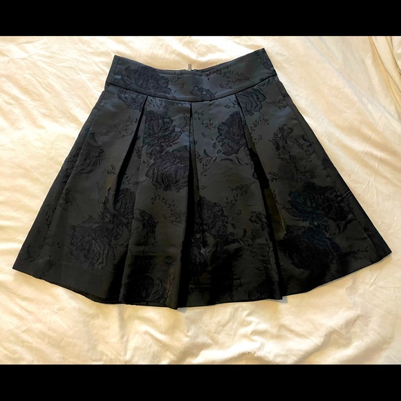 RW&CO. Dresses & Skirts - RW&Co Jacquard High-Waist Pleated Skirt size 6